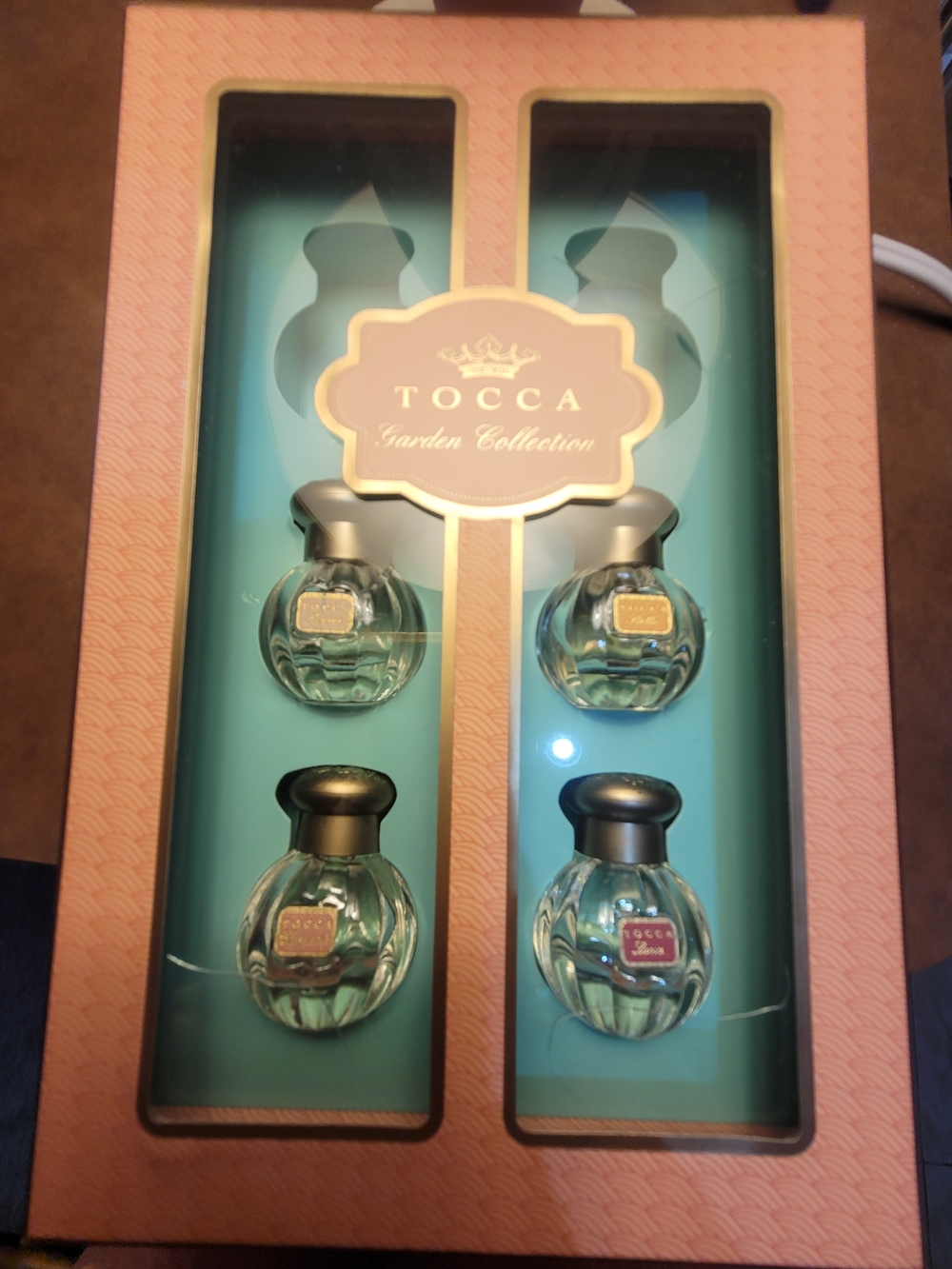 4 New Not Used Tocca Mini Bath & Body Set in Pink and Teal